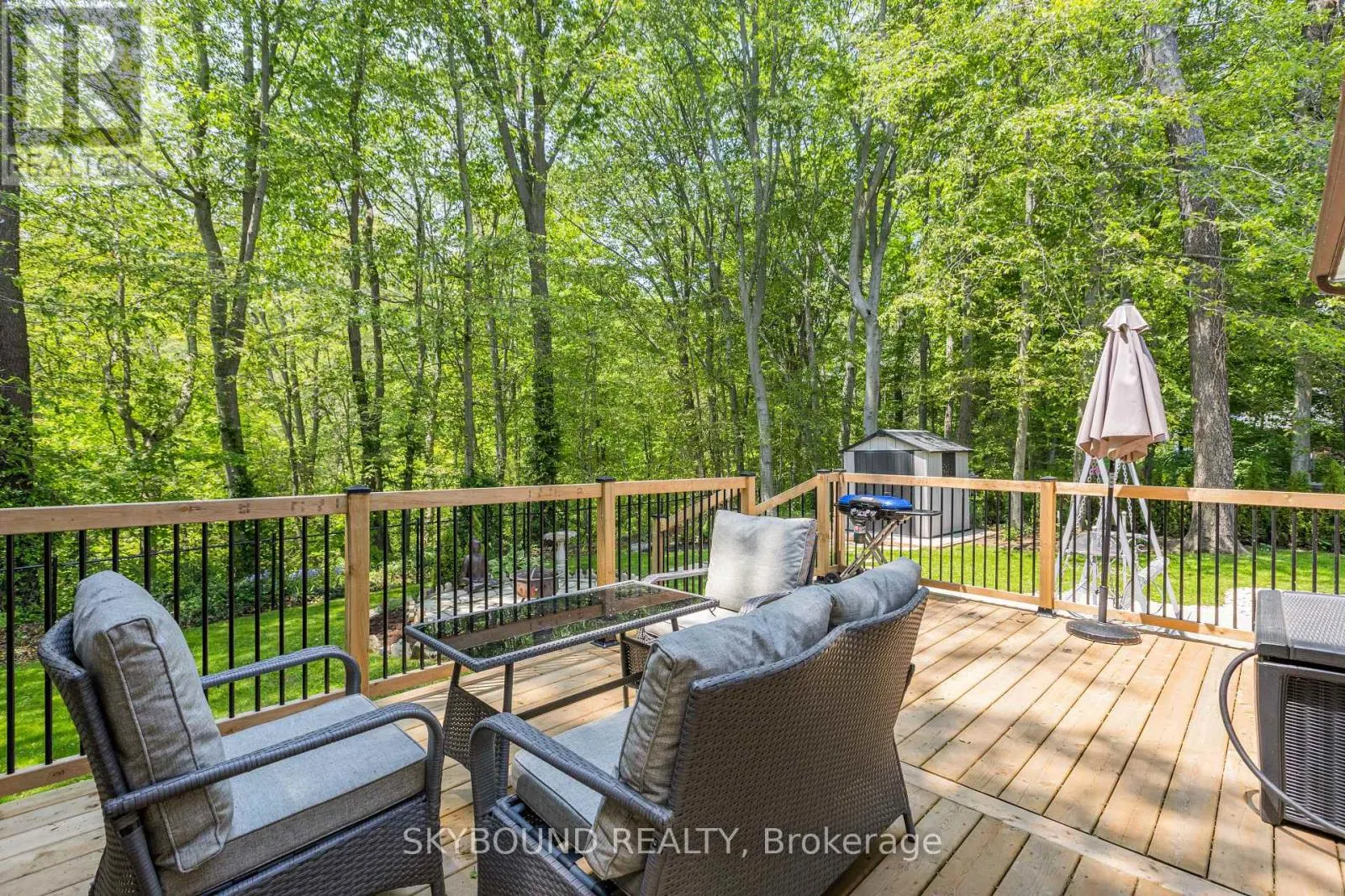 6 ROSELAWN COURT