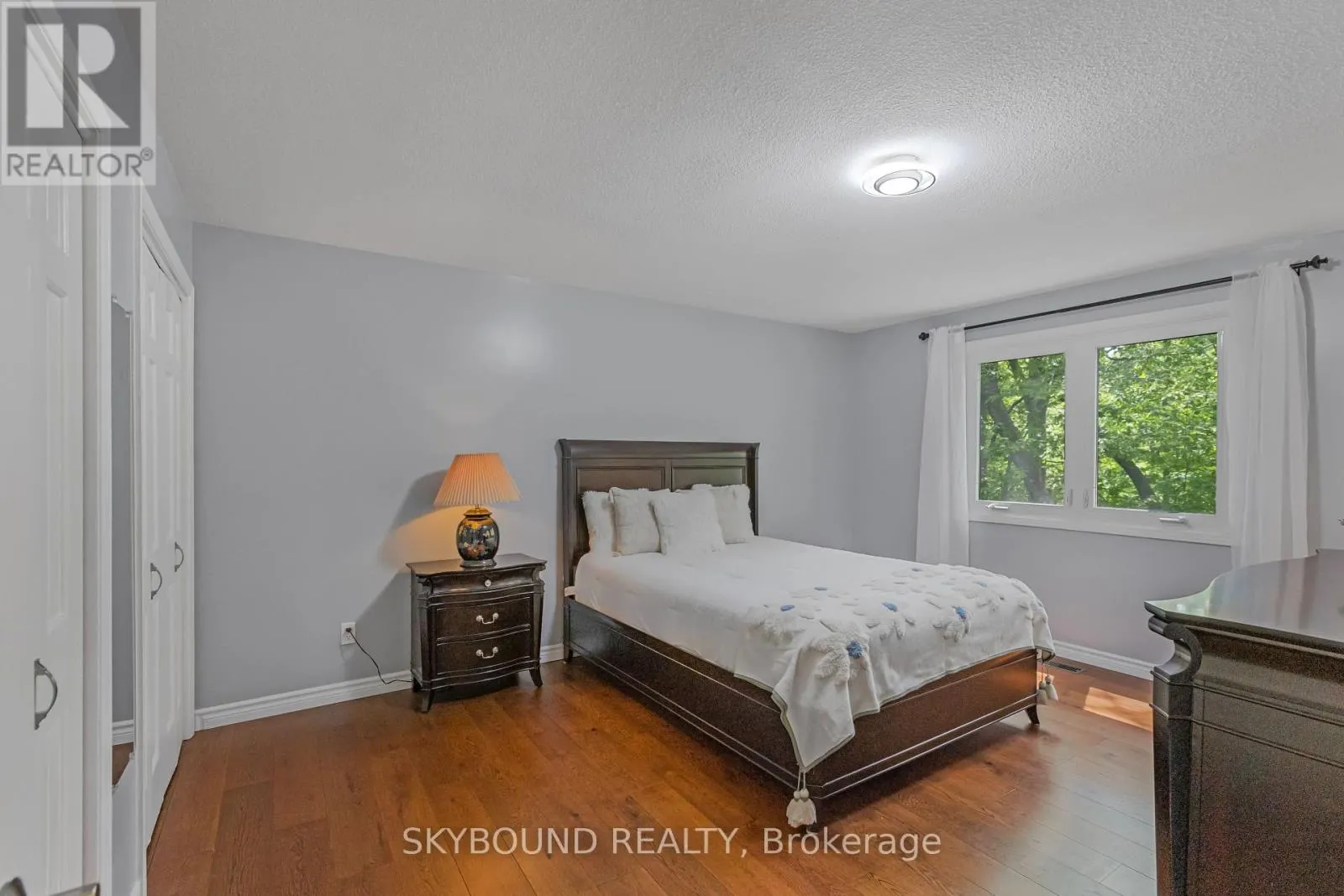 6 ROSELAWN COURT