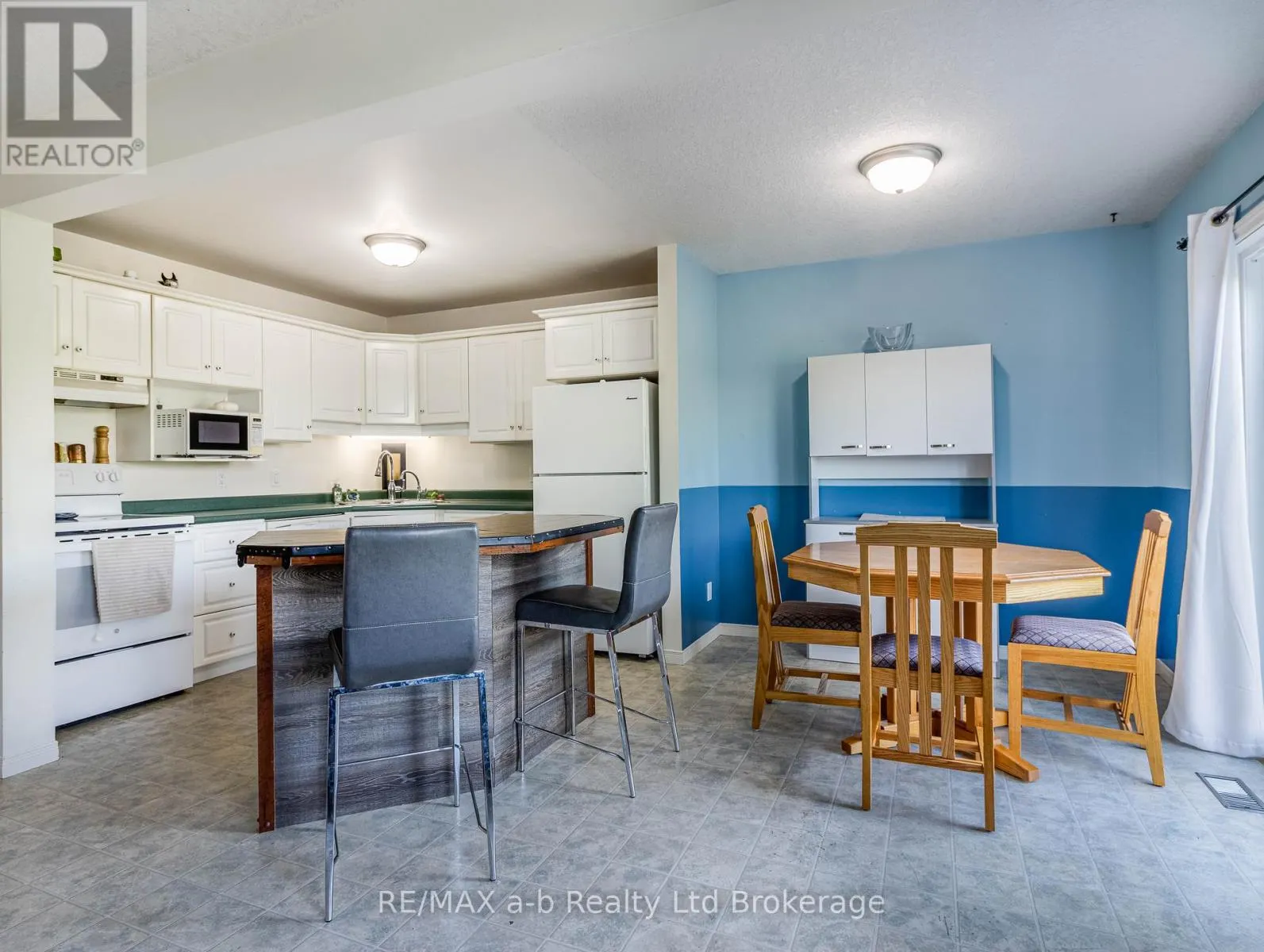 112 ATHLONE CRESCENT