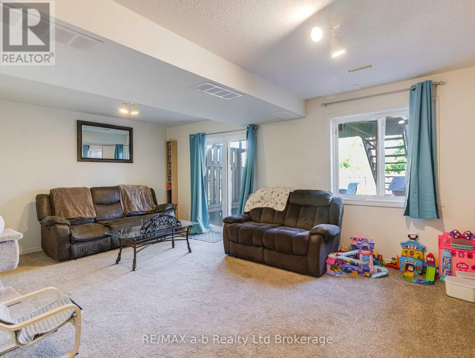 112 ATHLONE CRESCENT