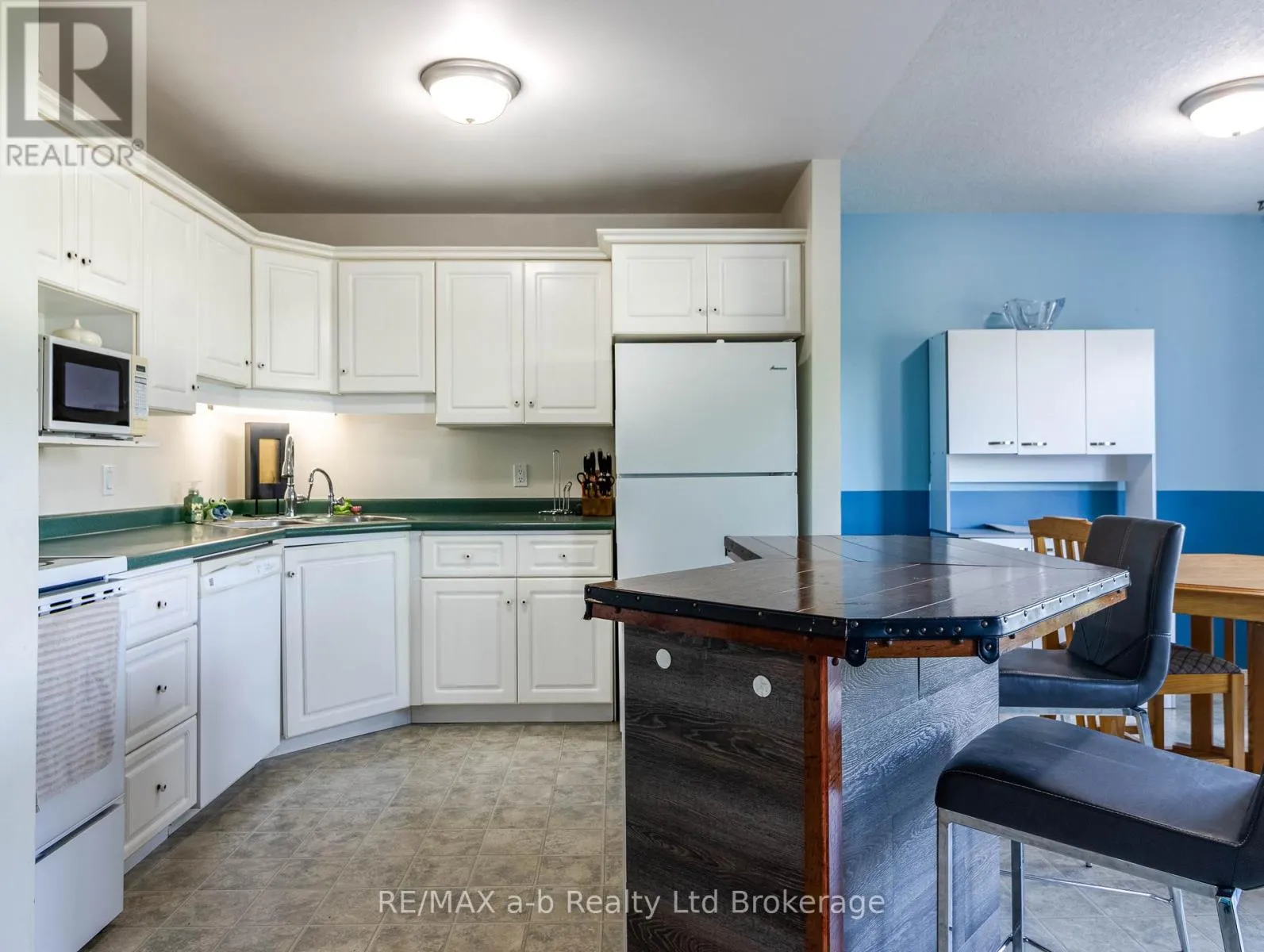 112 ATHLONE CRESCENT