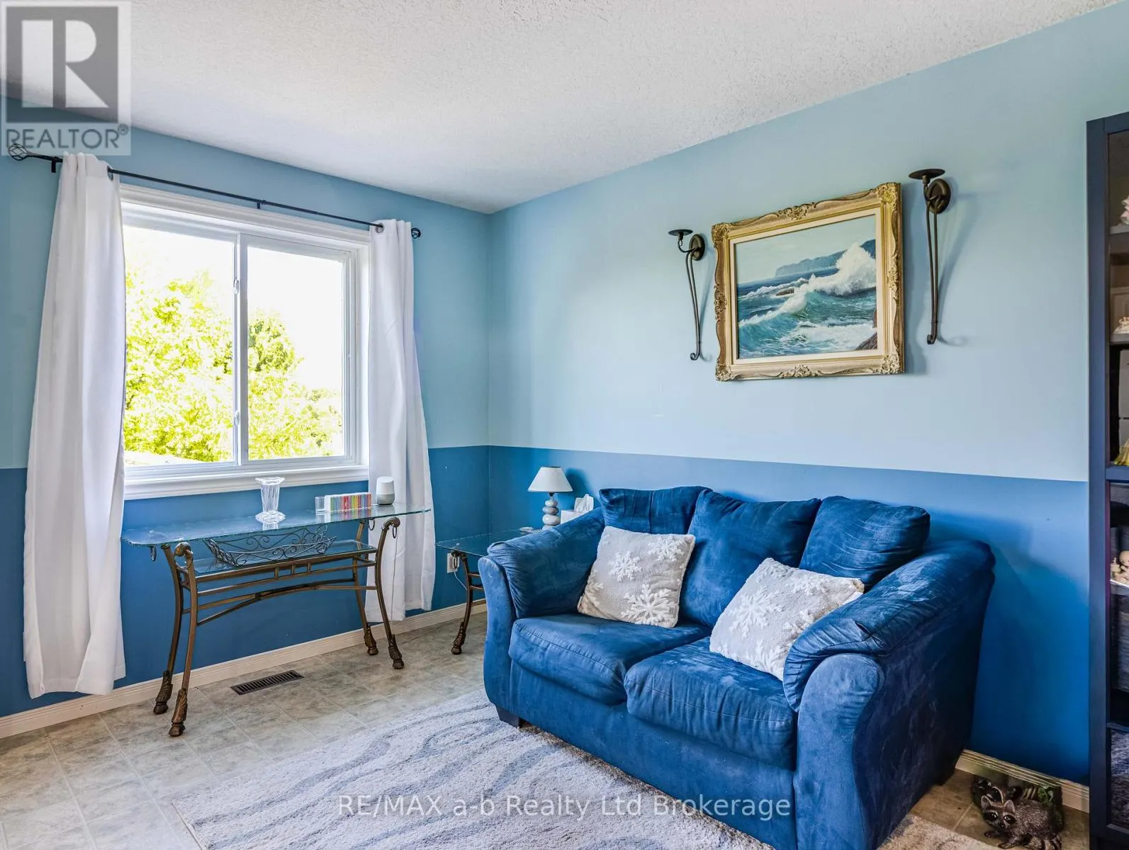 112 ATHLONE CRESCENT