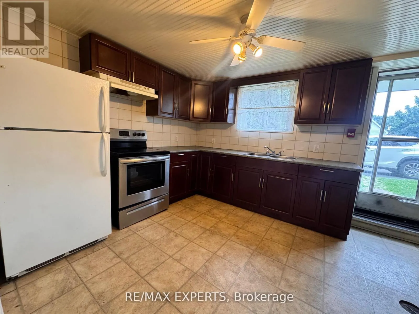 UNIT 1 - 63 DONALD STREET