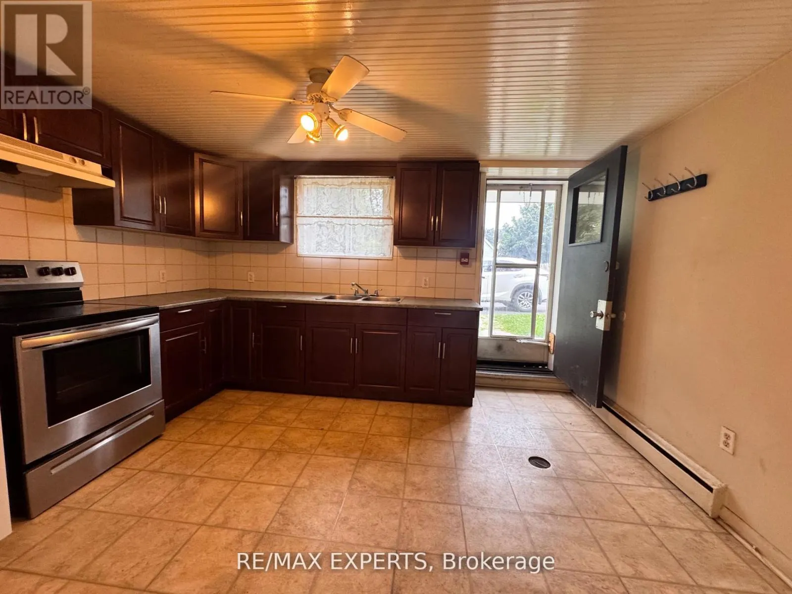 UNIT 1 - 63 DONALD STREET