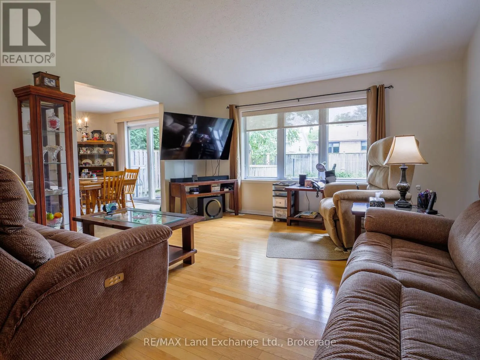 806 MAPLEWOOD DRIVE