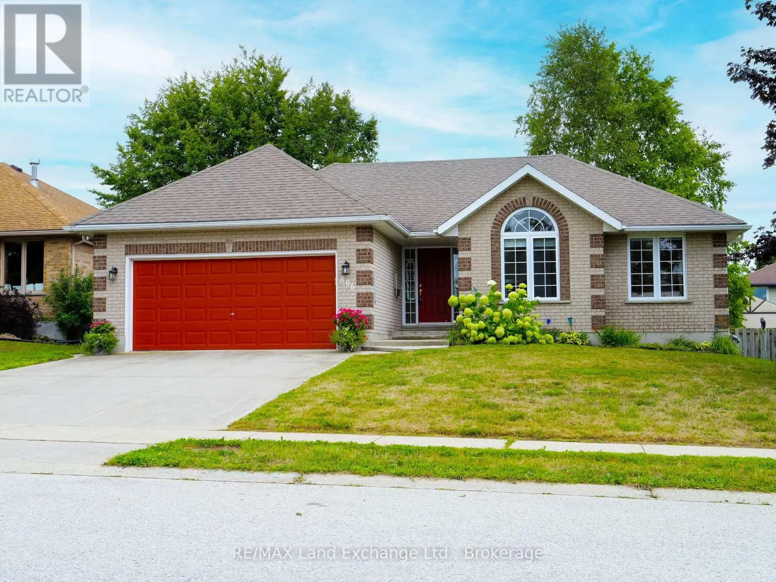 806 MAPLEWOOD DRIVE