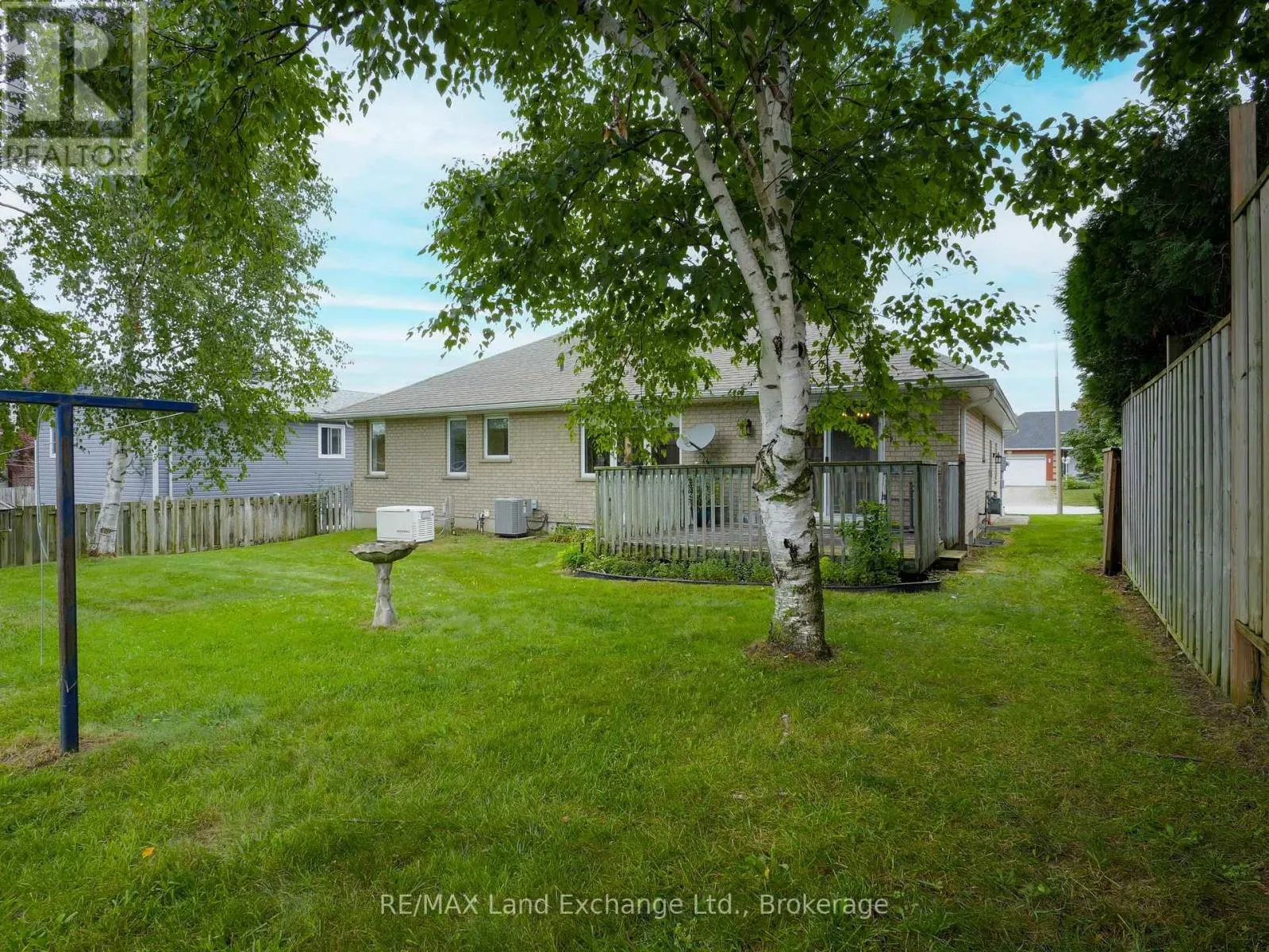 806 MAPLEWOOD DRIVE