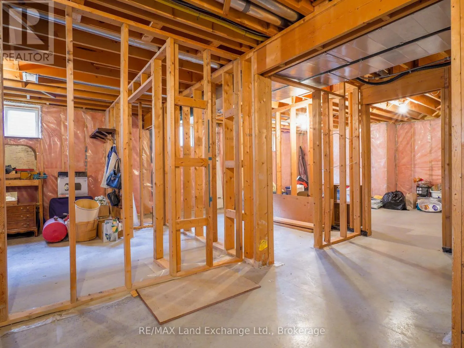 806 MAPLEWOOD DRIVE