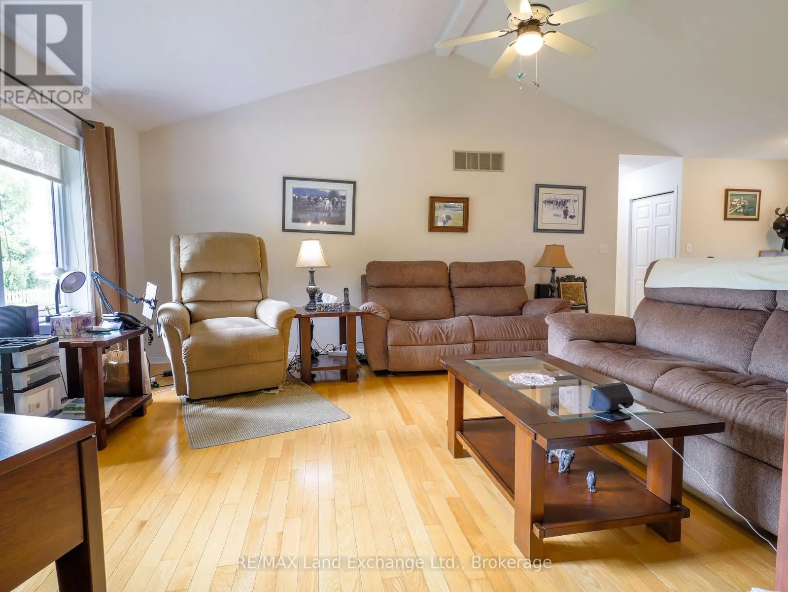 806 MAPLEWOOD DRIVE