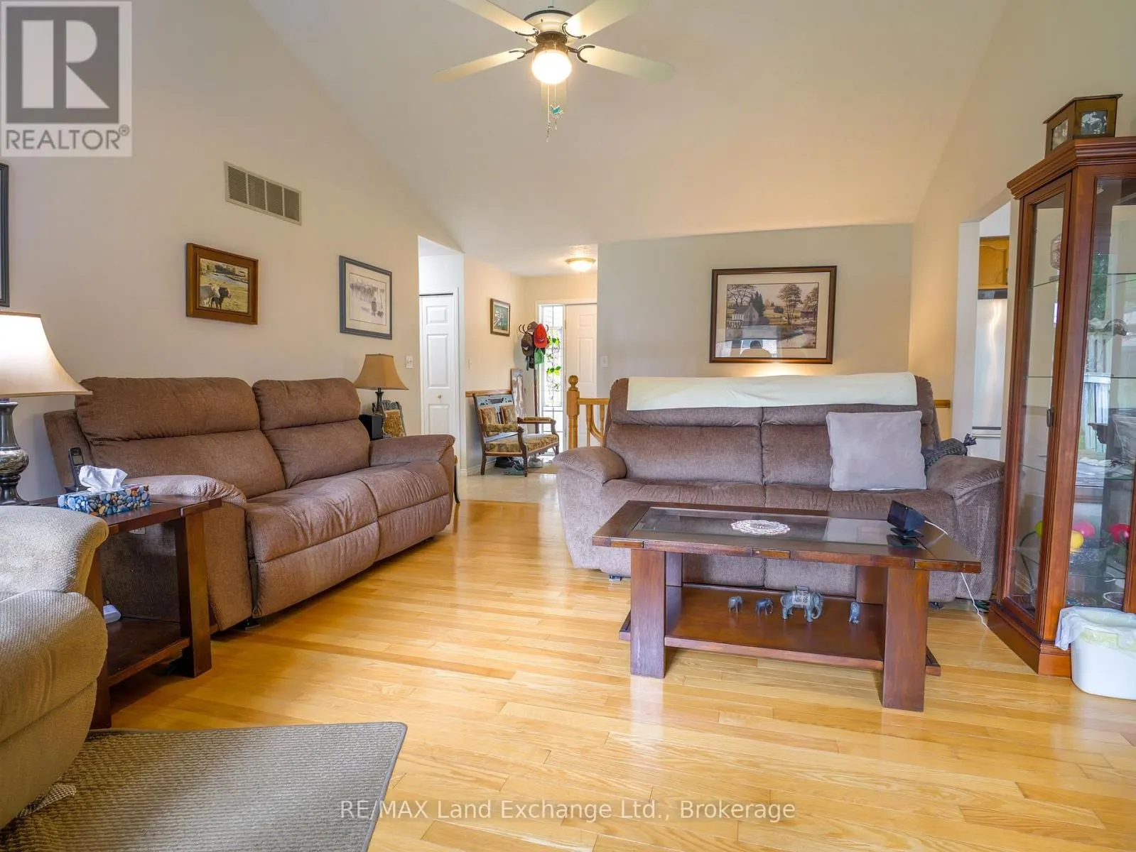 806 MAPLEWOOD DRIVE