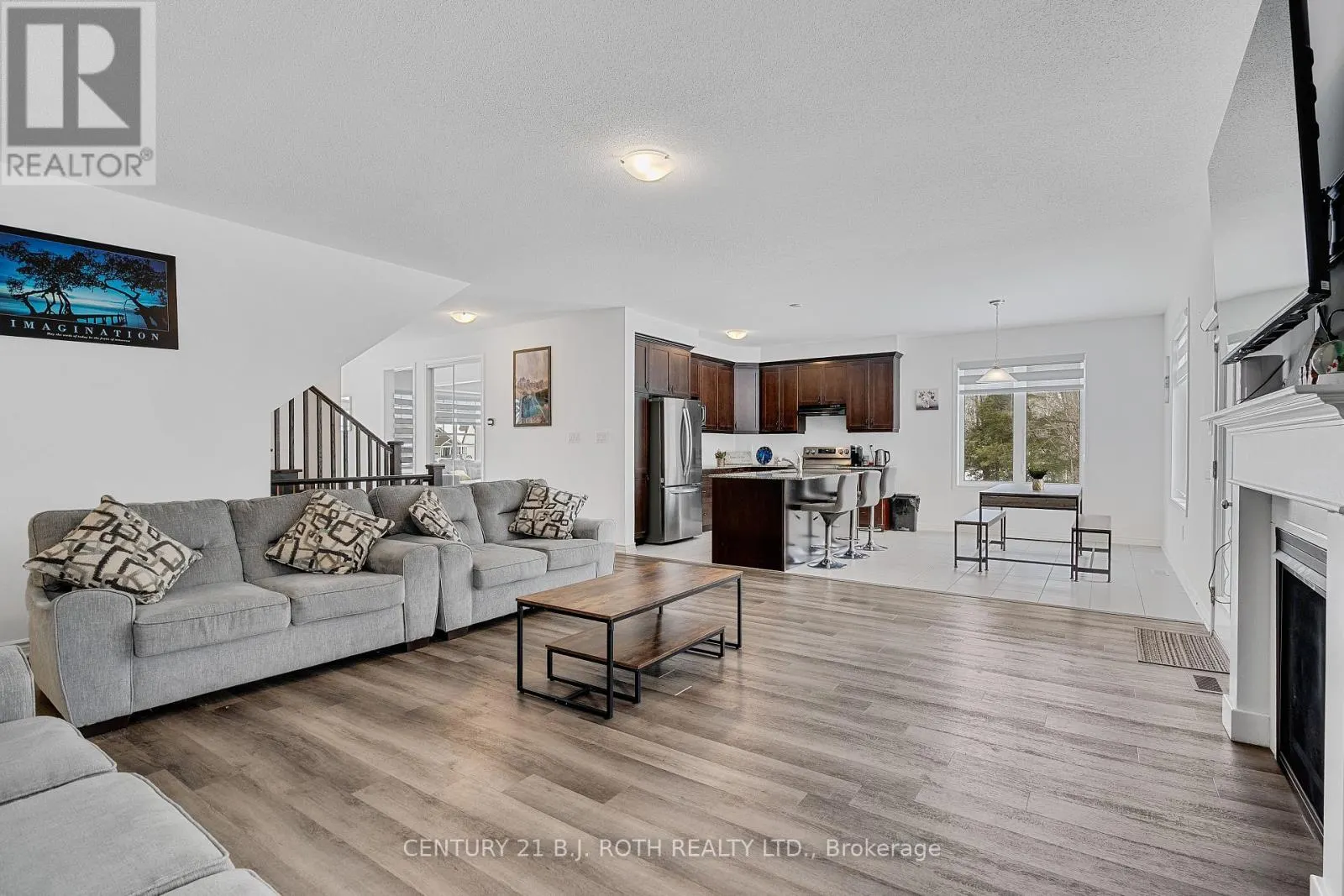 22 DYER CRESCENT