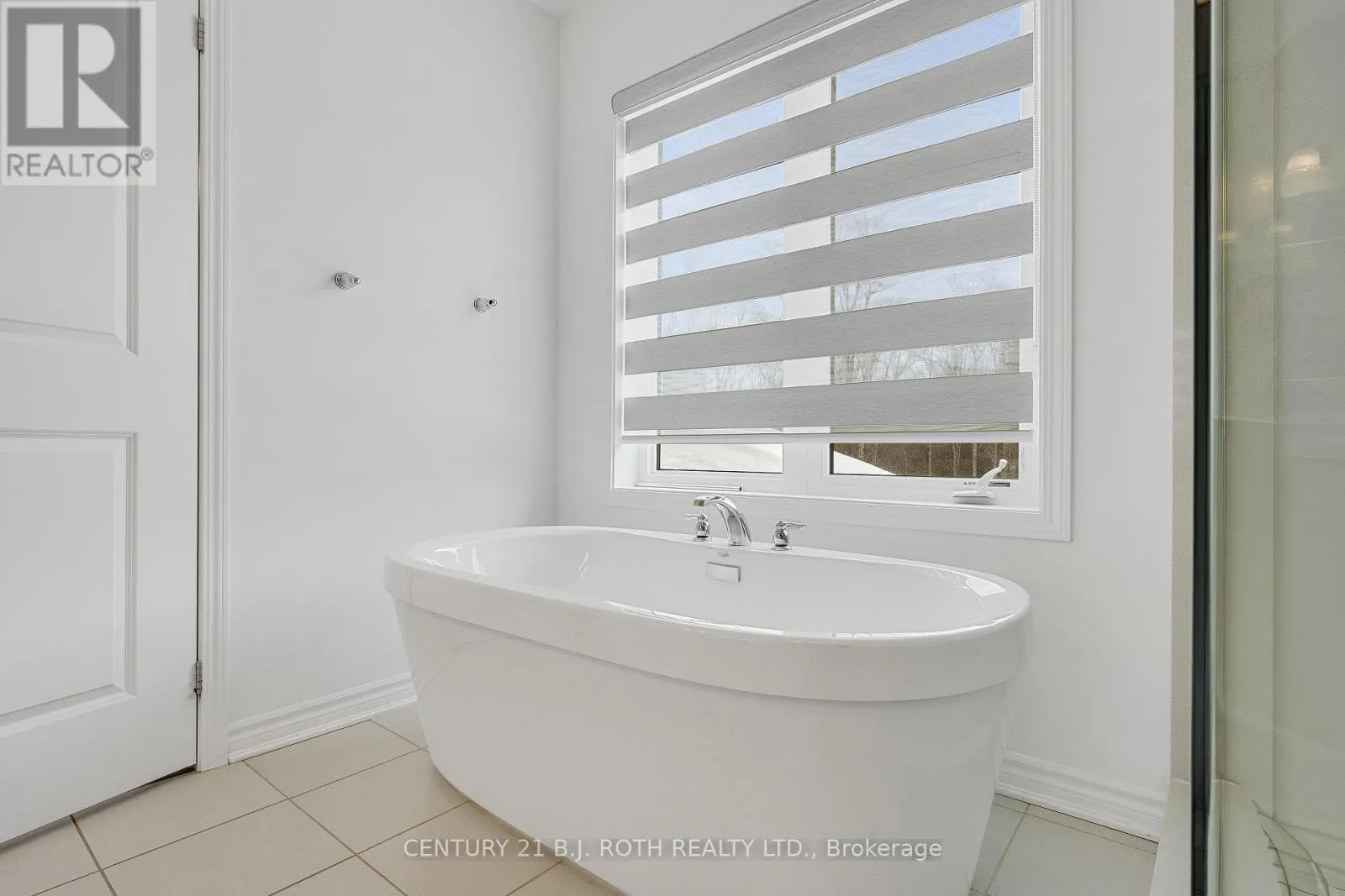 22 DYER CRESCENT