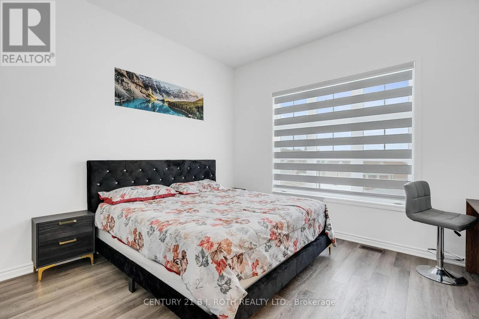22 DYER CRESCENT