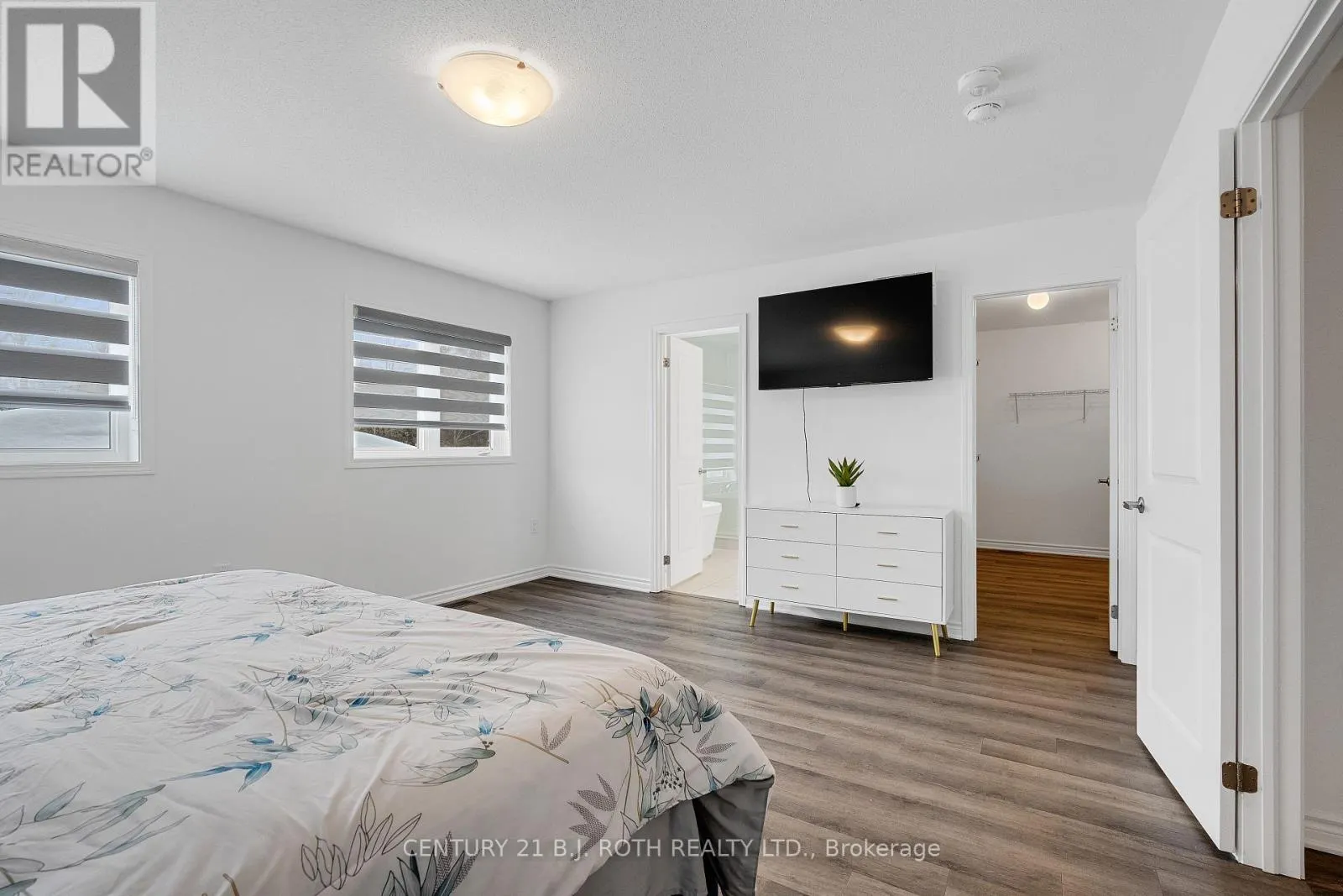 22 DYER CRESCENT