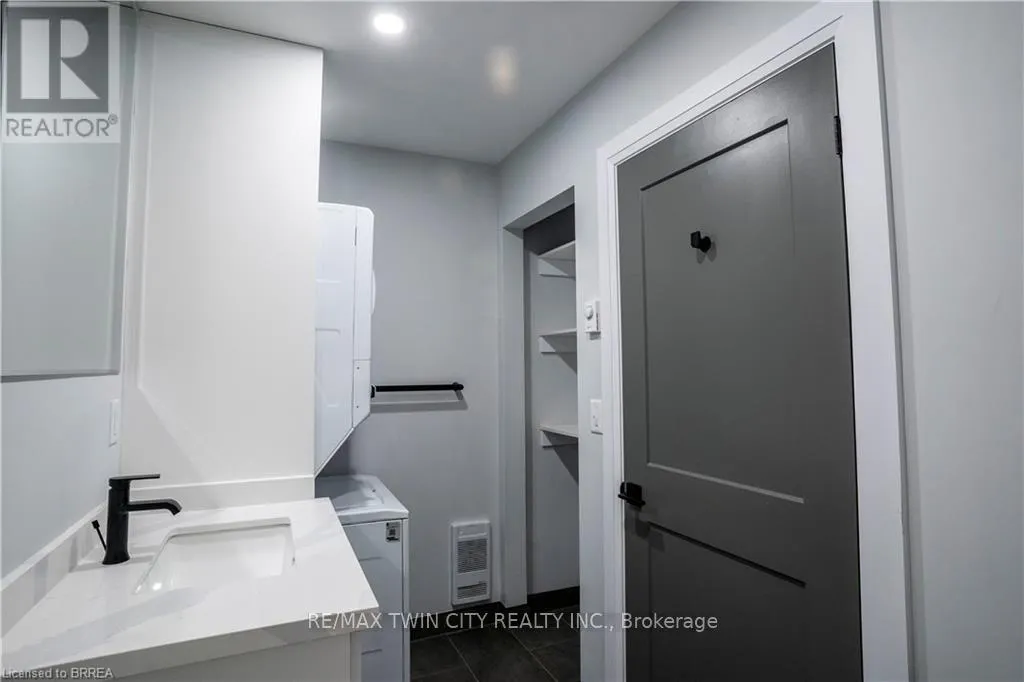 #4 - 130 ELGIN STREET