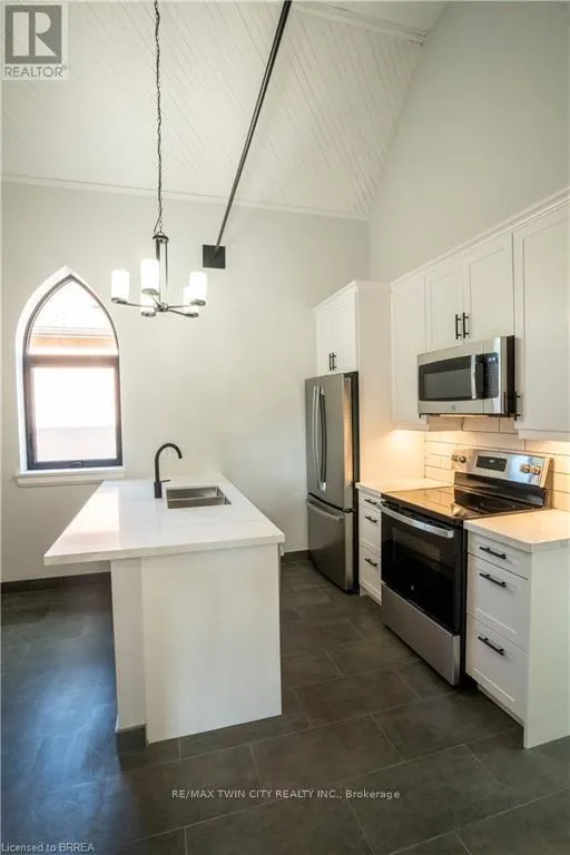 #4 - 130 ELGIN STREET