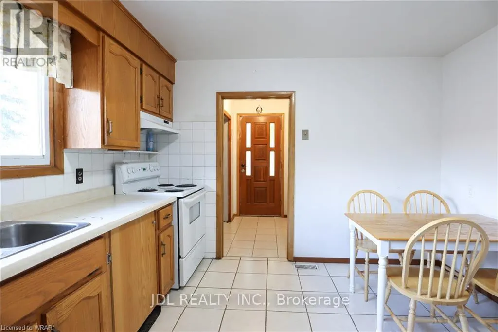 ROOM - 384 ALBERT STREET