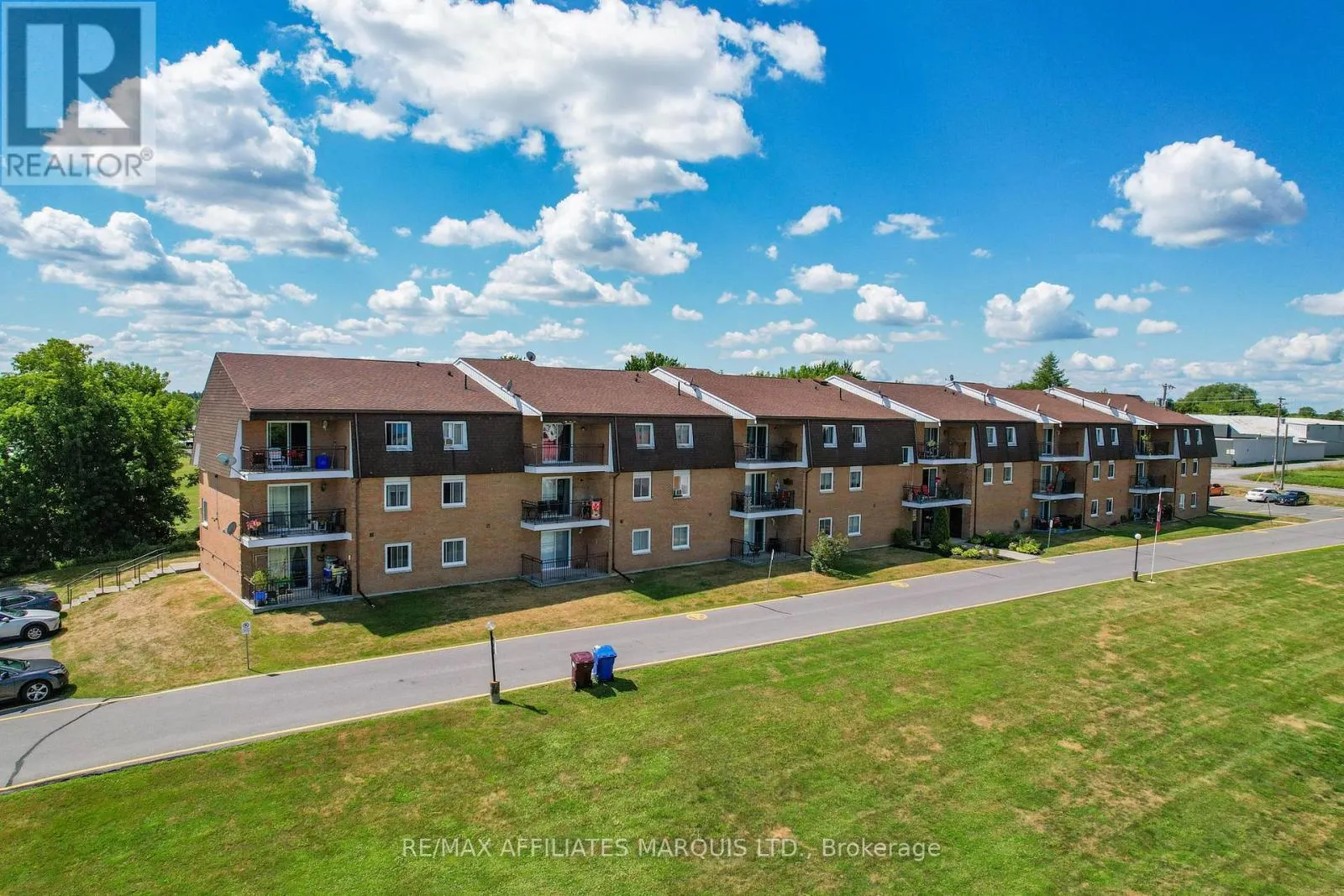 109 - 220 KENYON STREET W