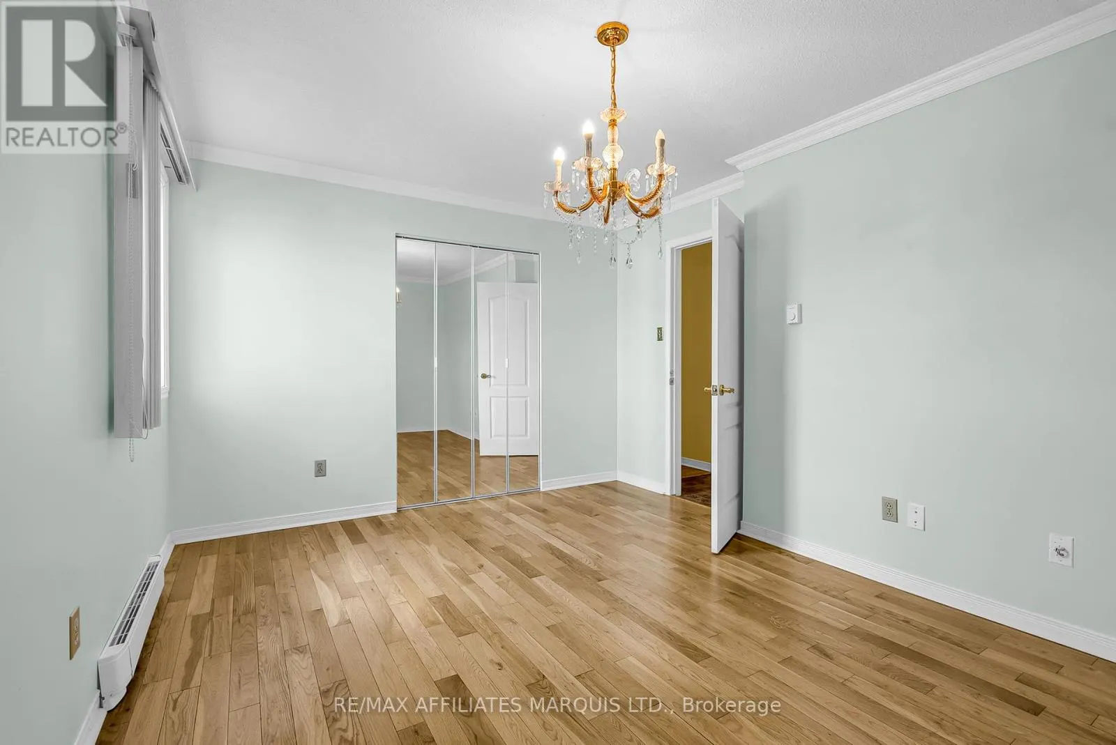 109 - 220 KENYON STREET W