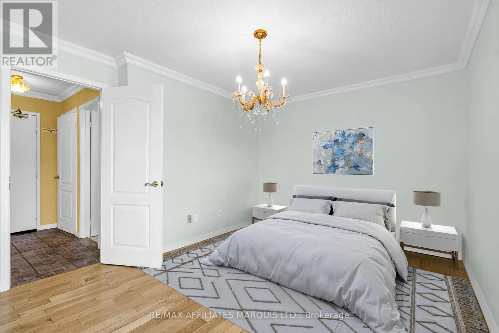 109 - 220 KENYON STREET W