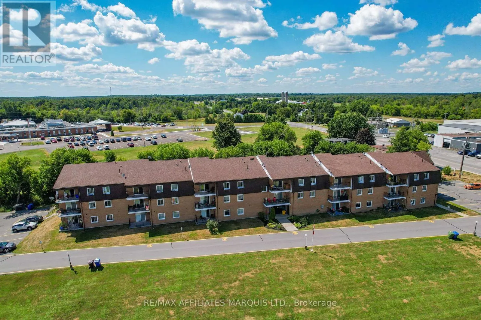 109 - 220 KENYON STREET W