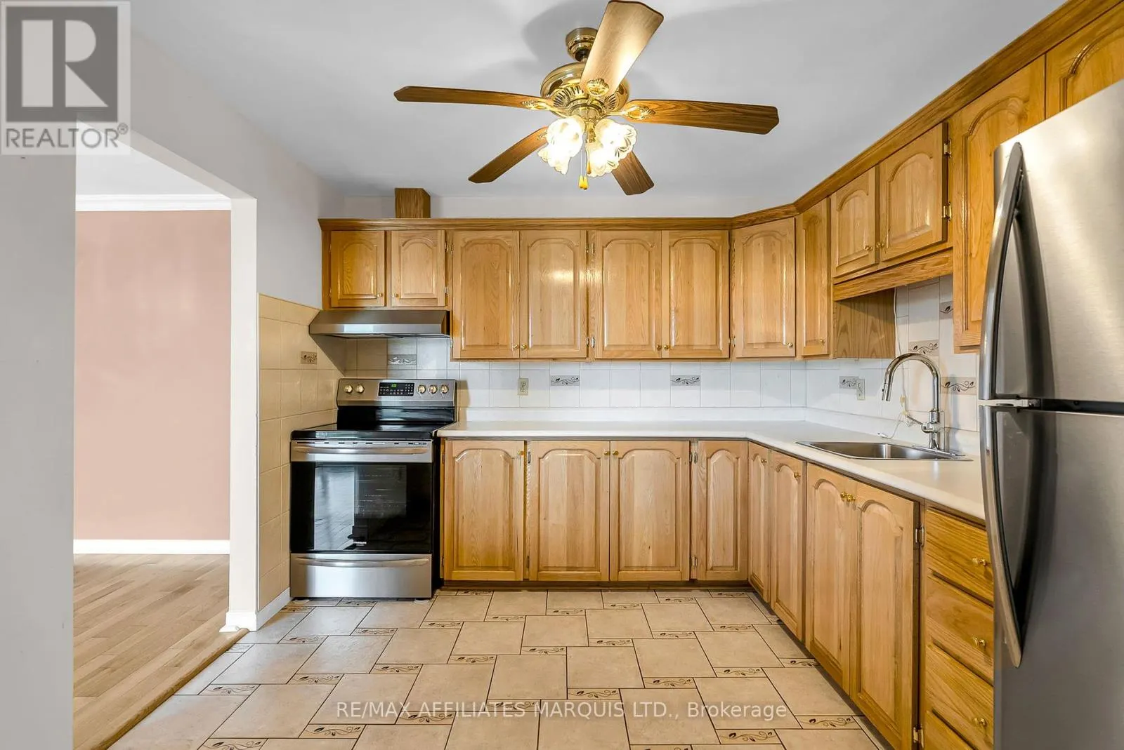 109 - 220 KENYON STREET W