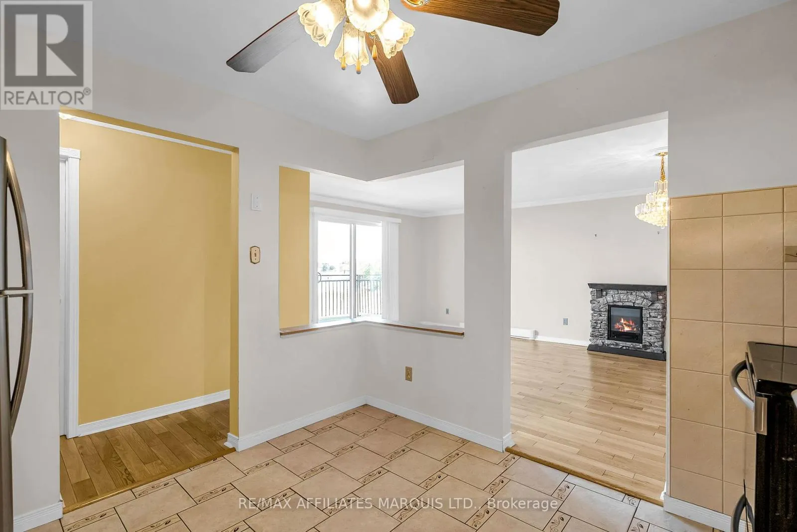 109 - 220 KENYON STREET W