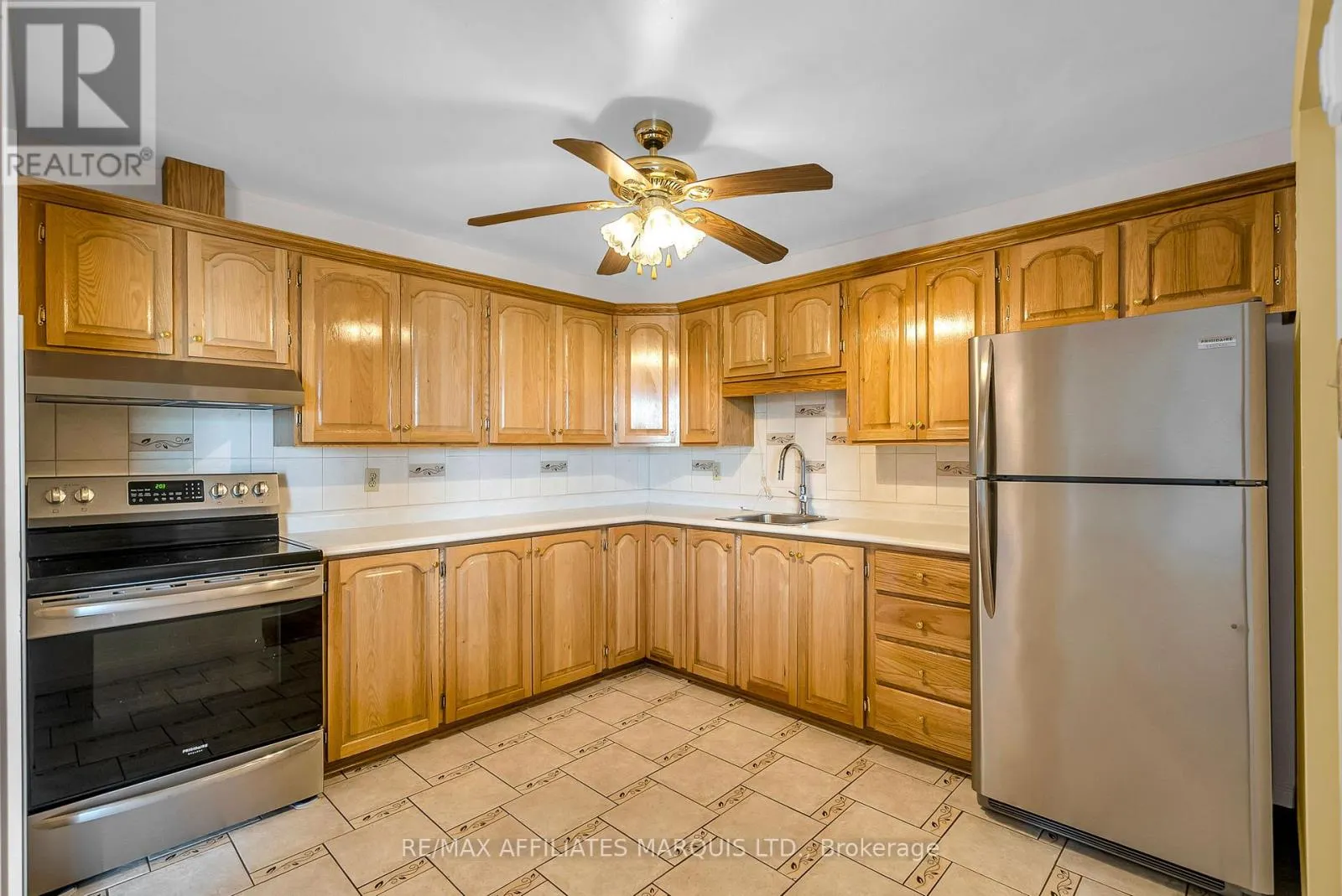 109 - 220 KENYON STREET W