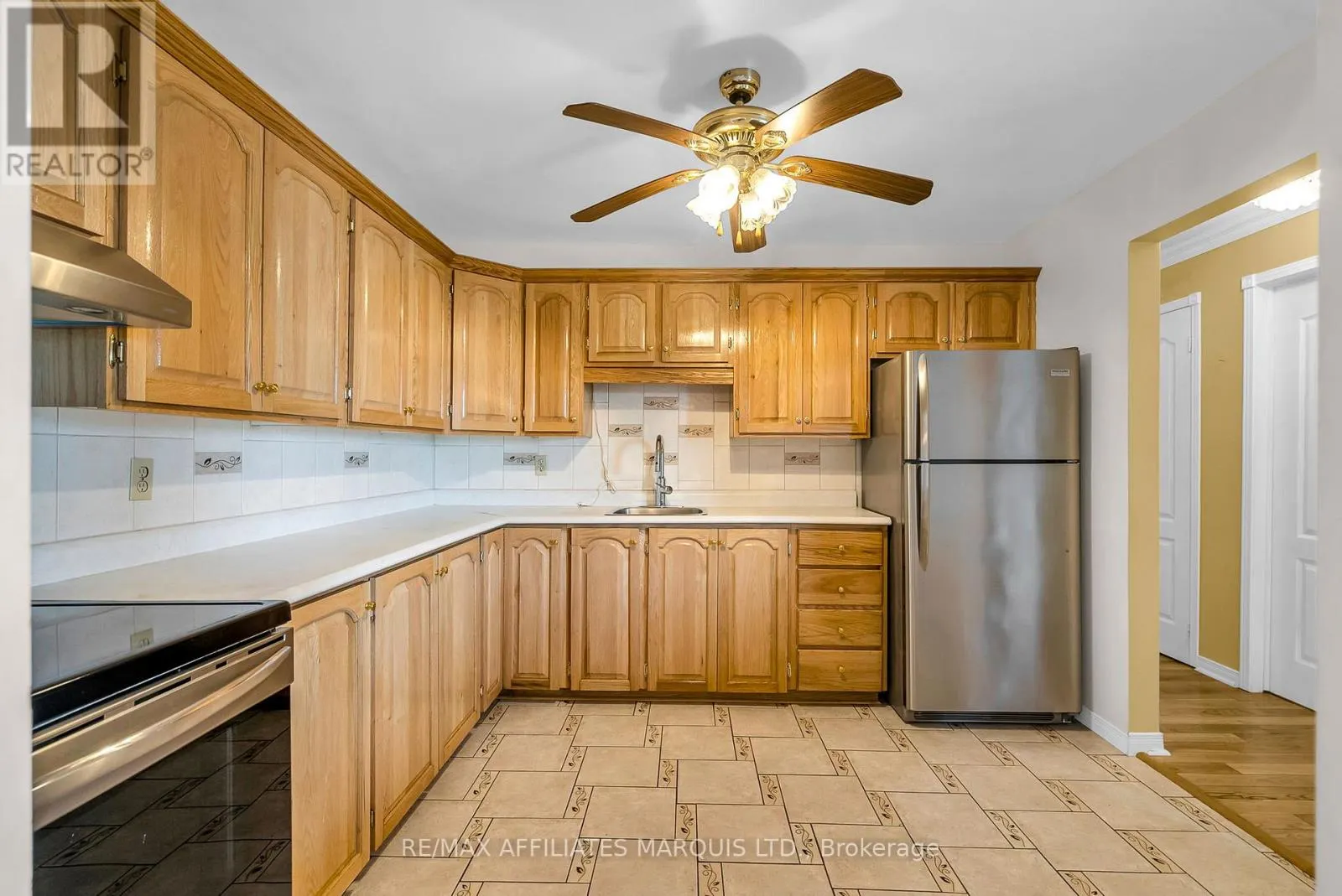 109 - 220 KENYON STREET W