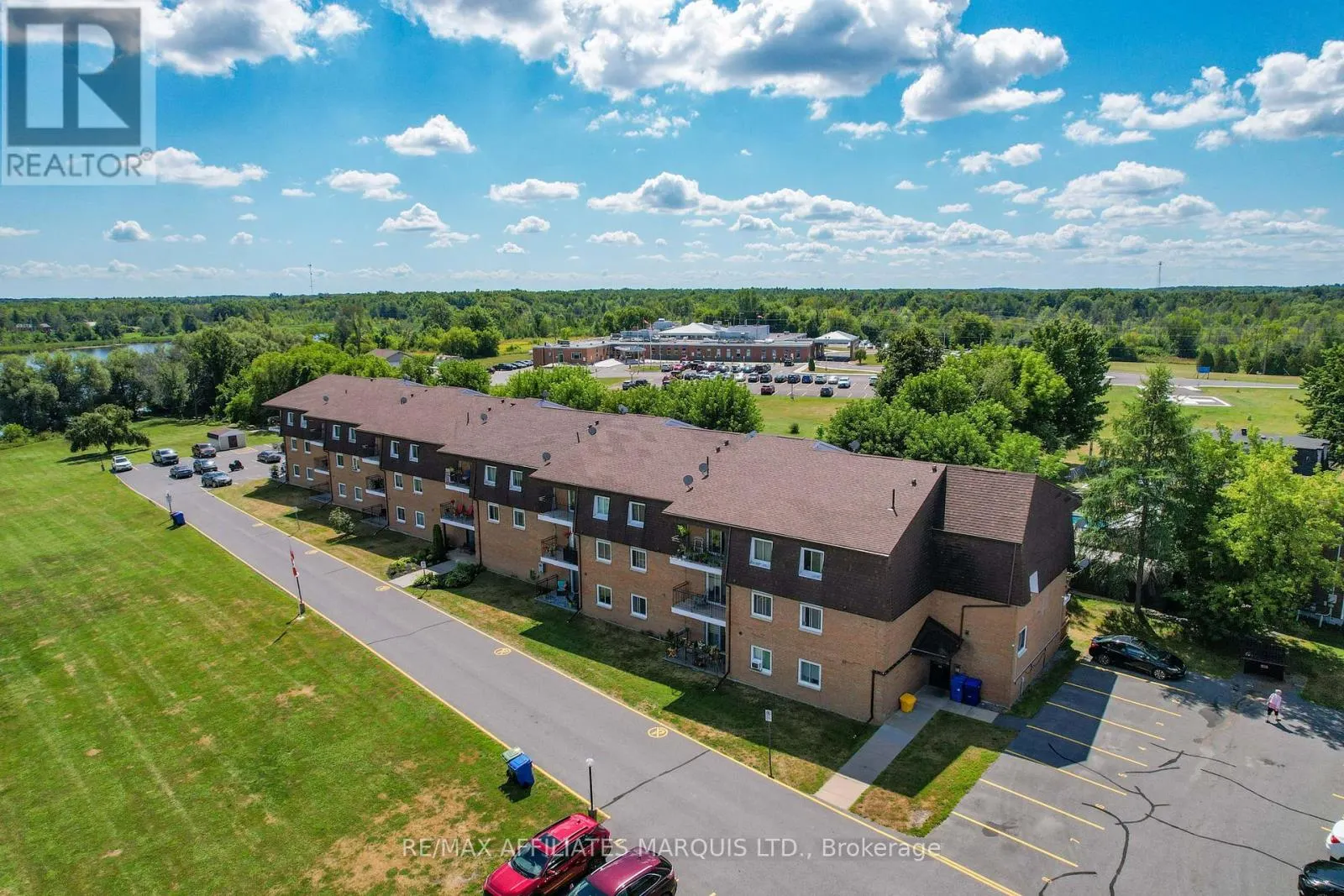 109 - 220 KENYON STREET W