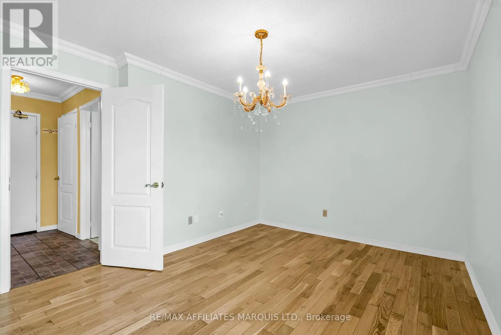 109 - 220 KENYON STREET W