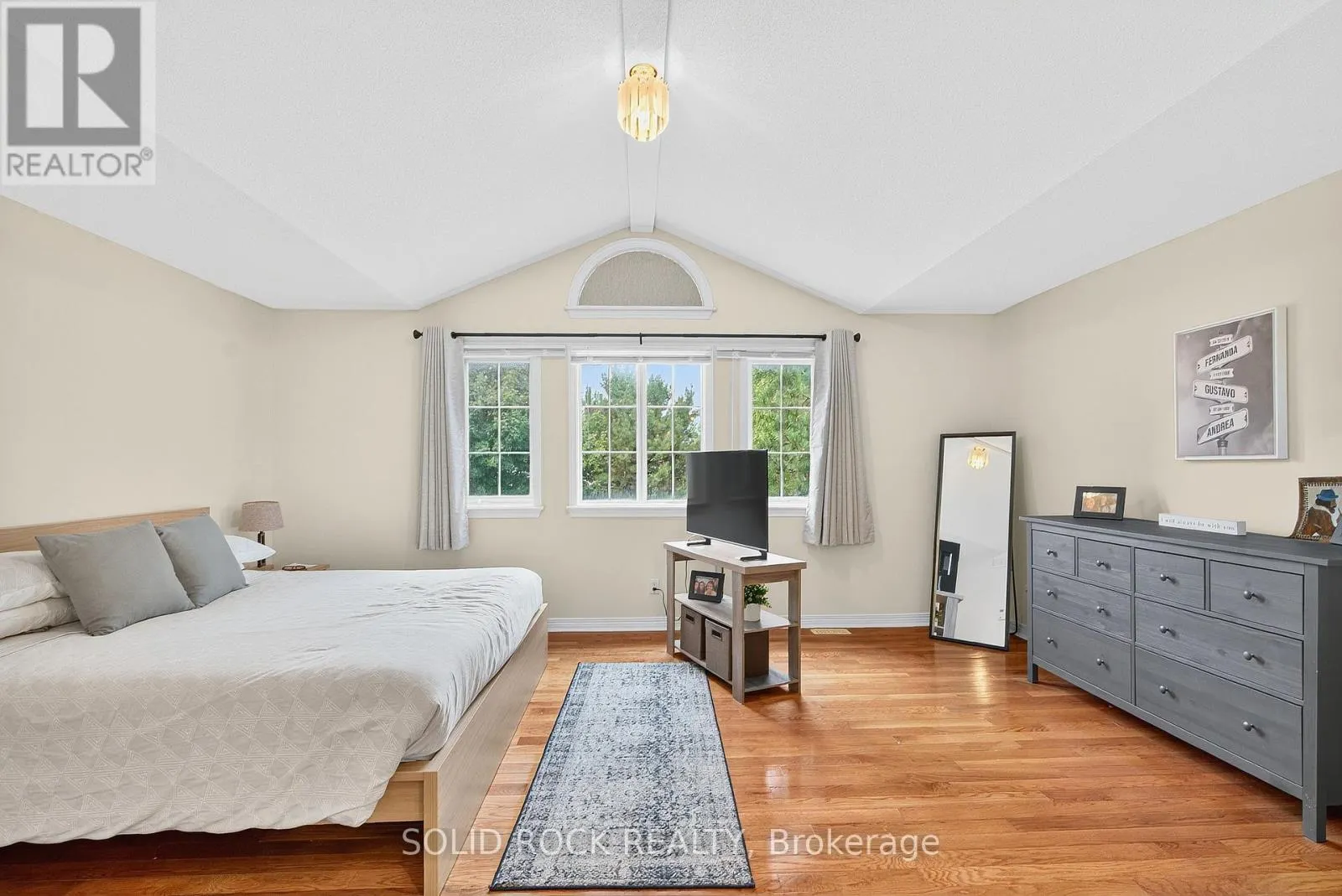 30 KENINS CRESCENT