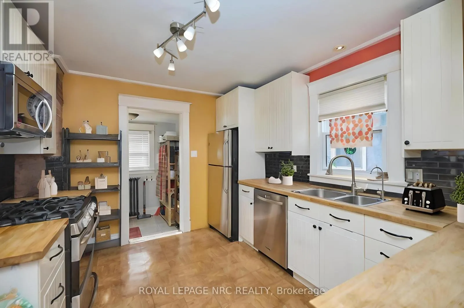 92 DUFFERIN STREET