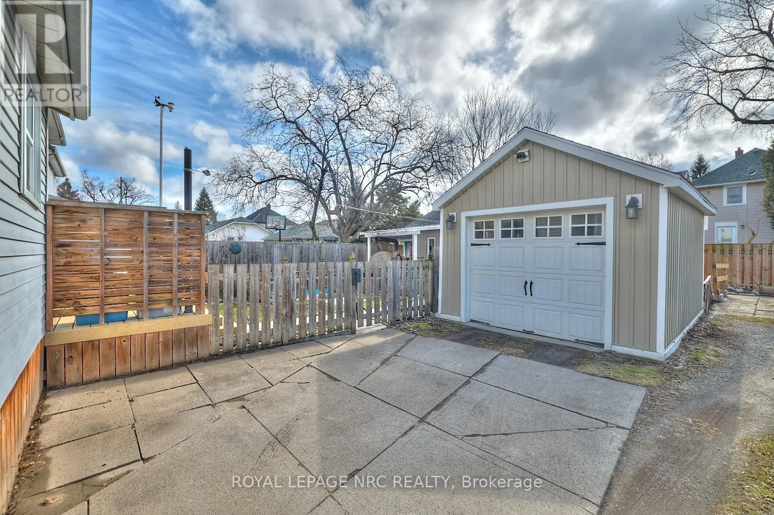 92 DUFFERIN STREET