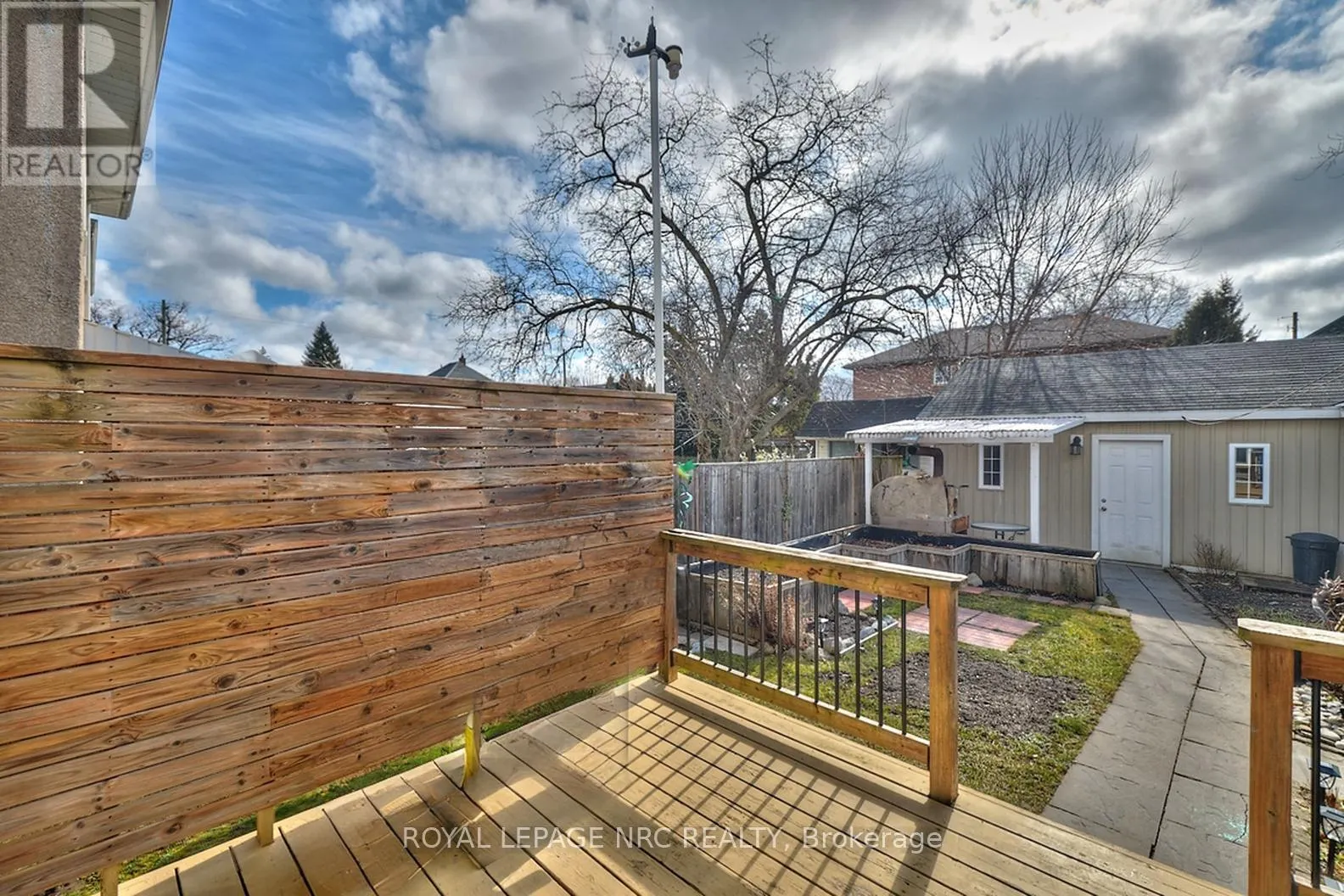 92 DUFFERIN STREET