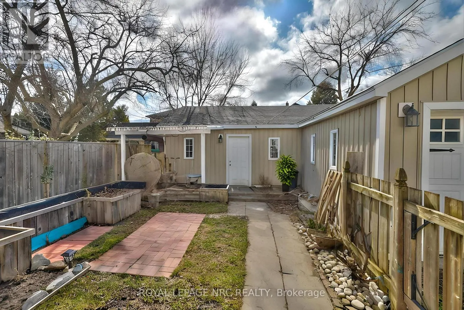 92 DUFFERIN STREET