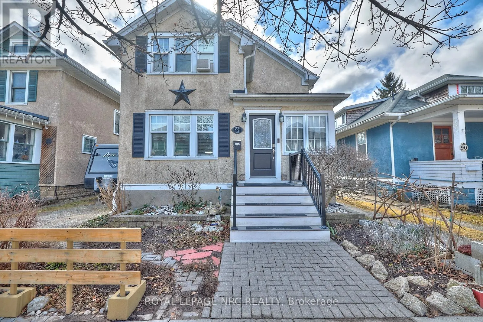 92 DUFFERIN STREET