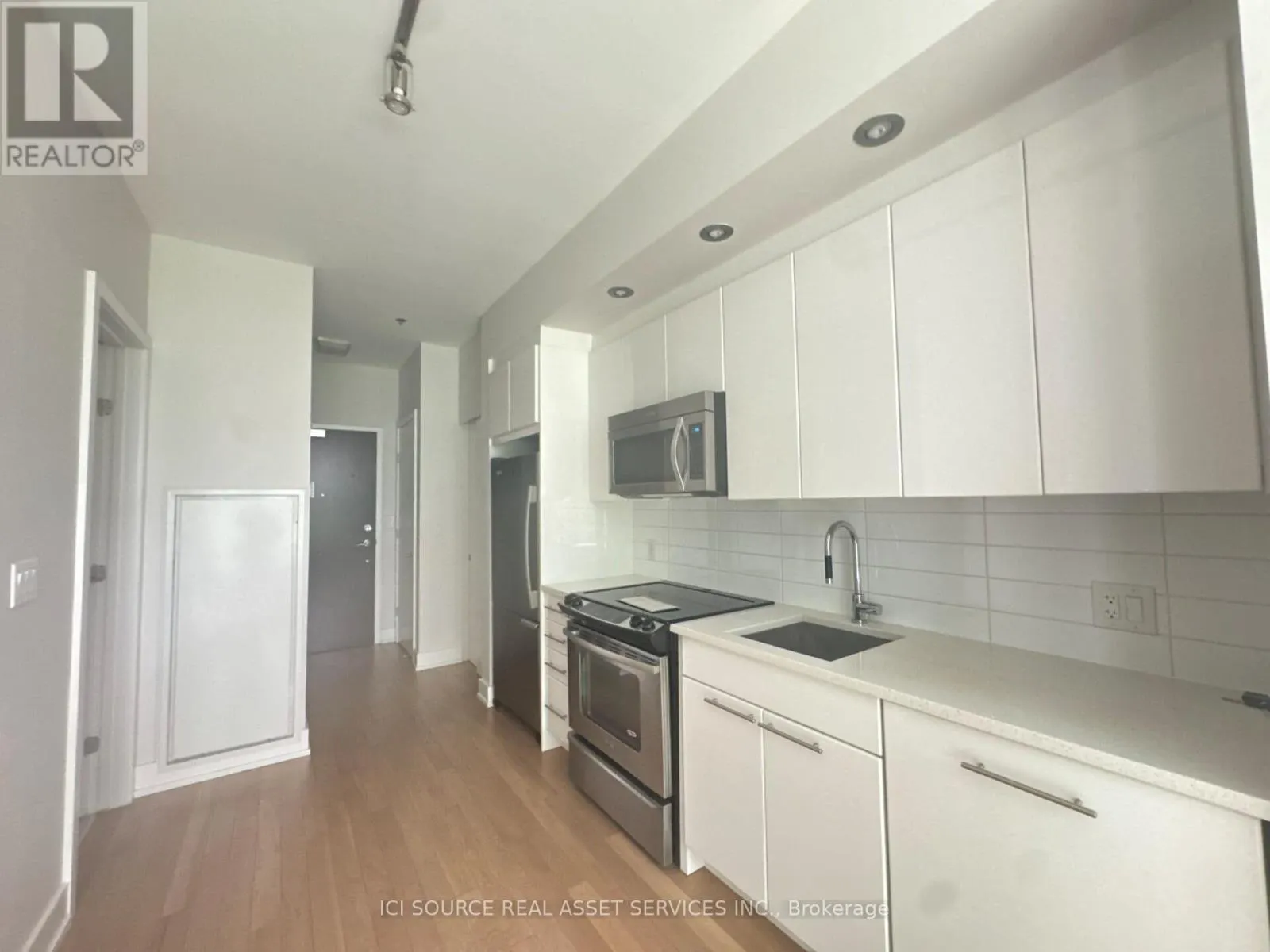 105 - 360 PATRICIA AVENUE ROAD