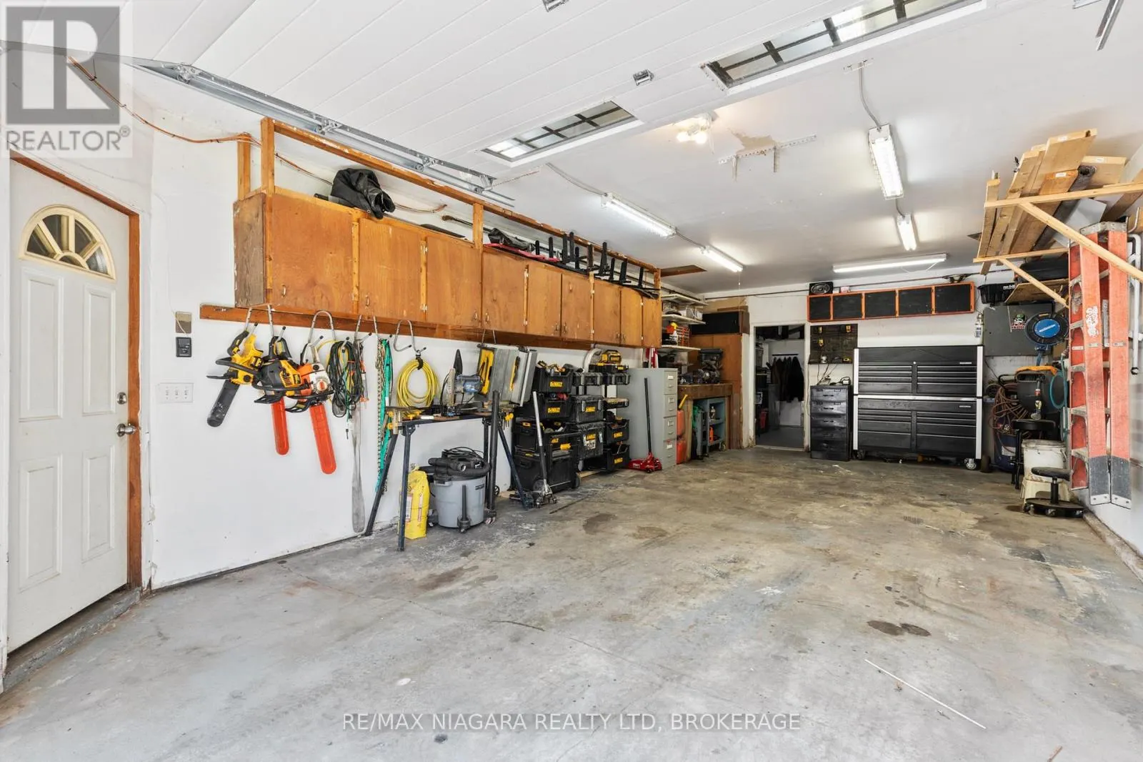 10408 LAKESHORE ROAD