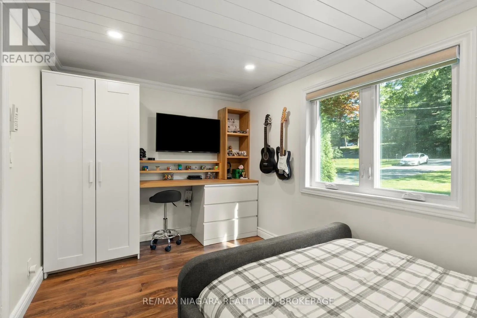 10408 LAKESHORE ROAD