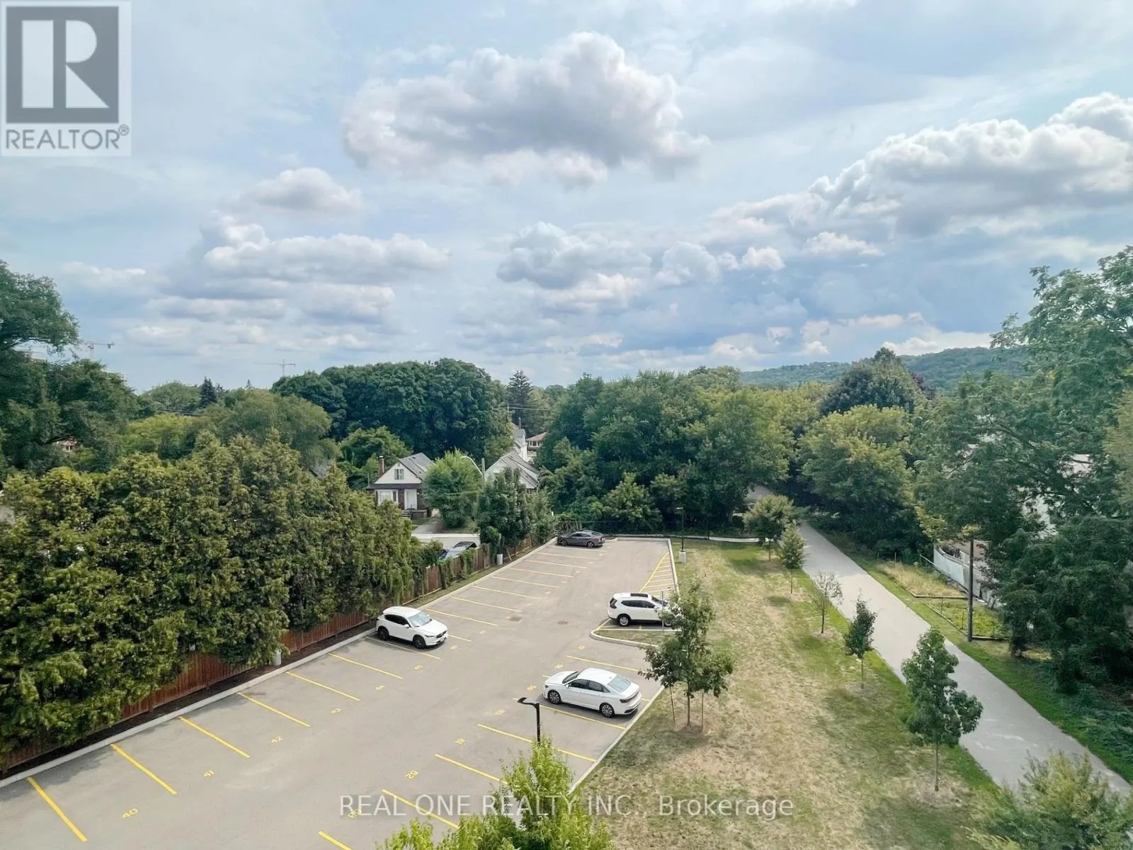 521 - 77 LELAND STREET