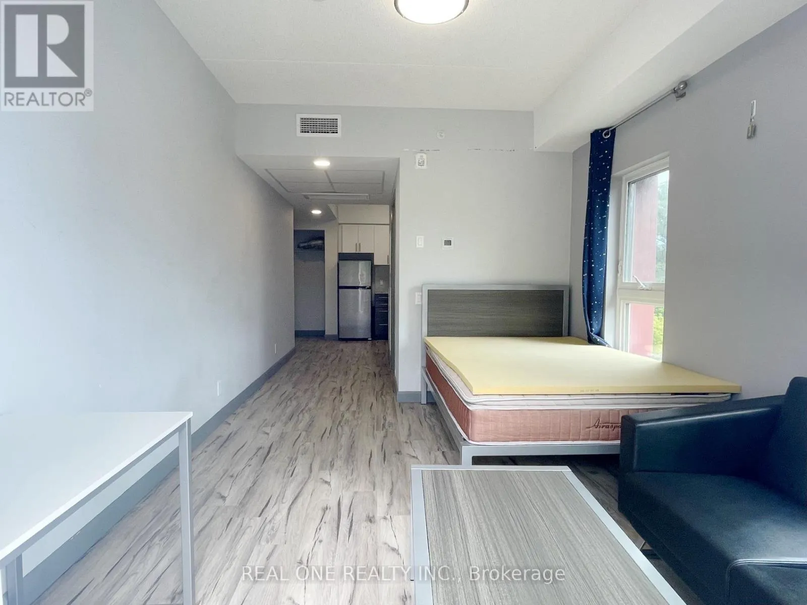 521 - 77 LELAND STREET