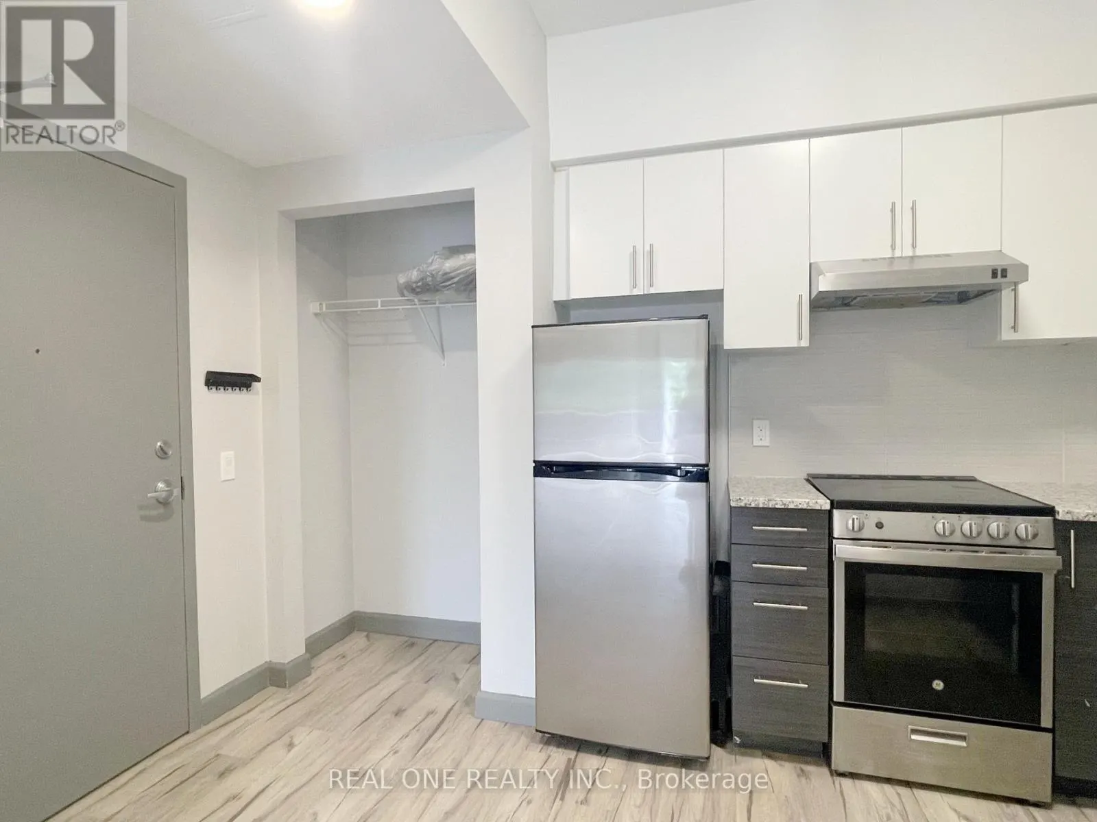 521 - 77 LELAND STREET
