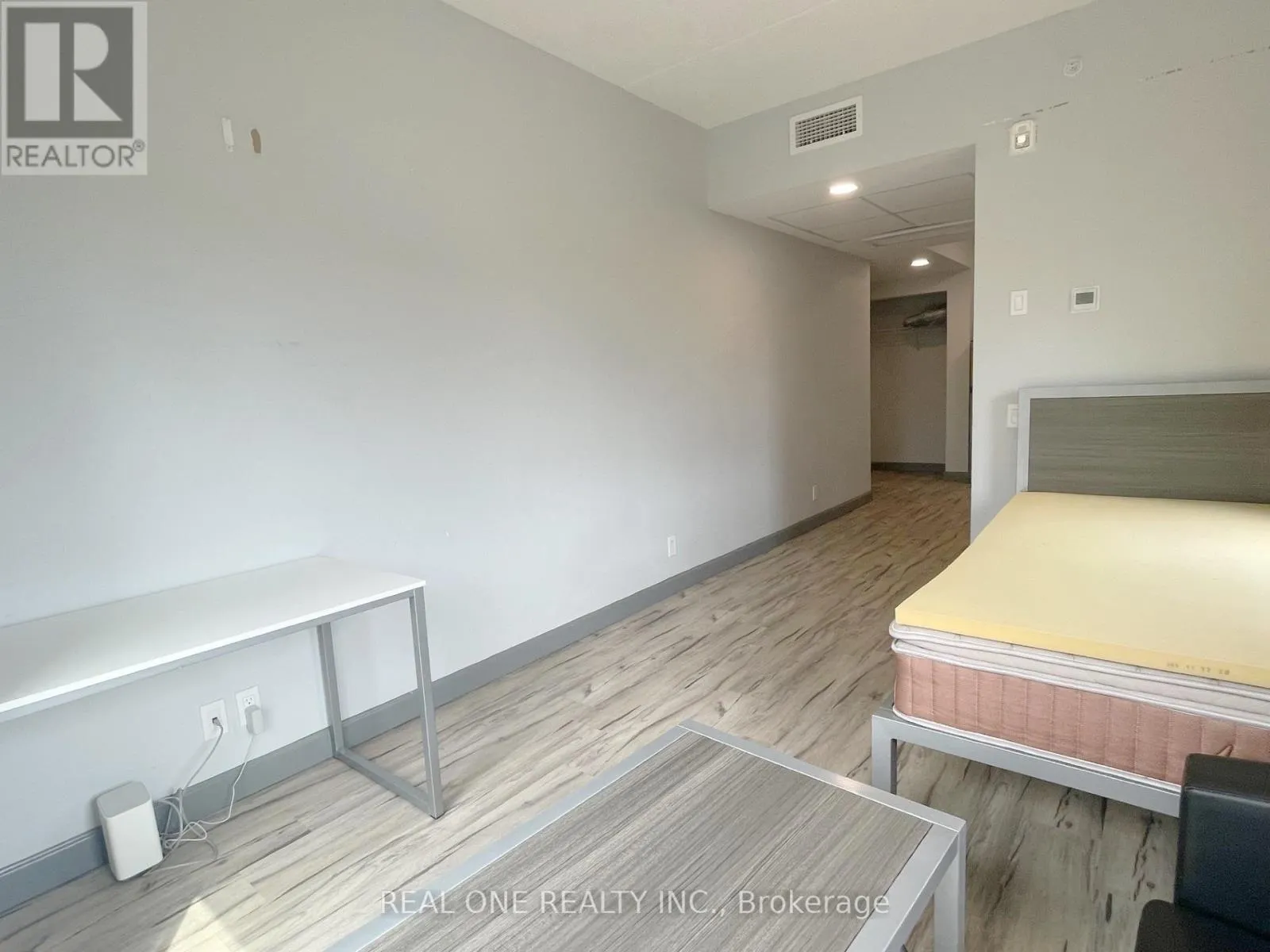 521 - 77 LELAND STREET