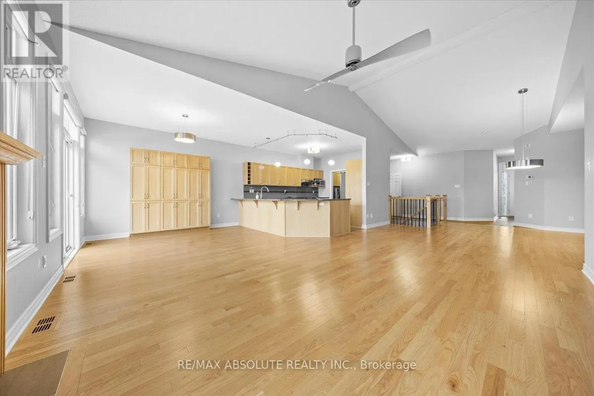 122 PASSAGEWAY PRIVATE
