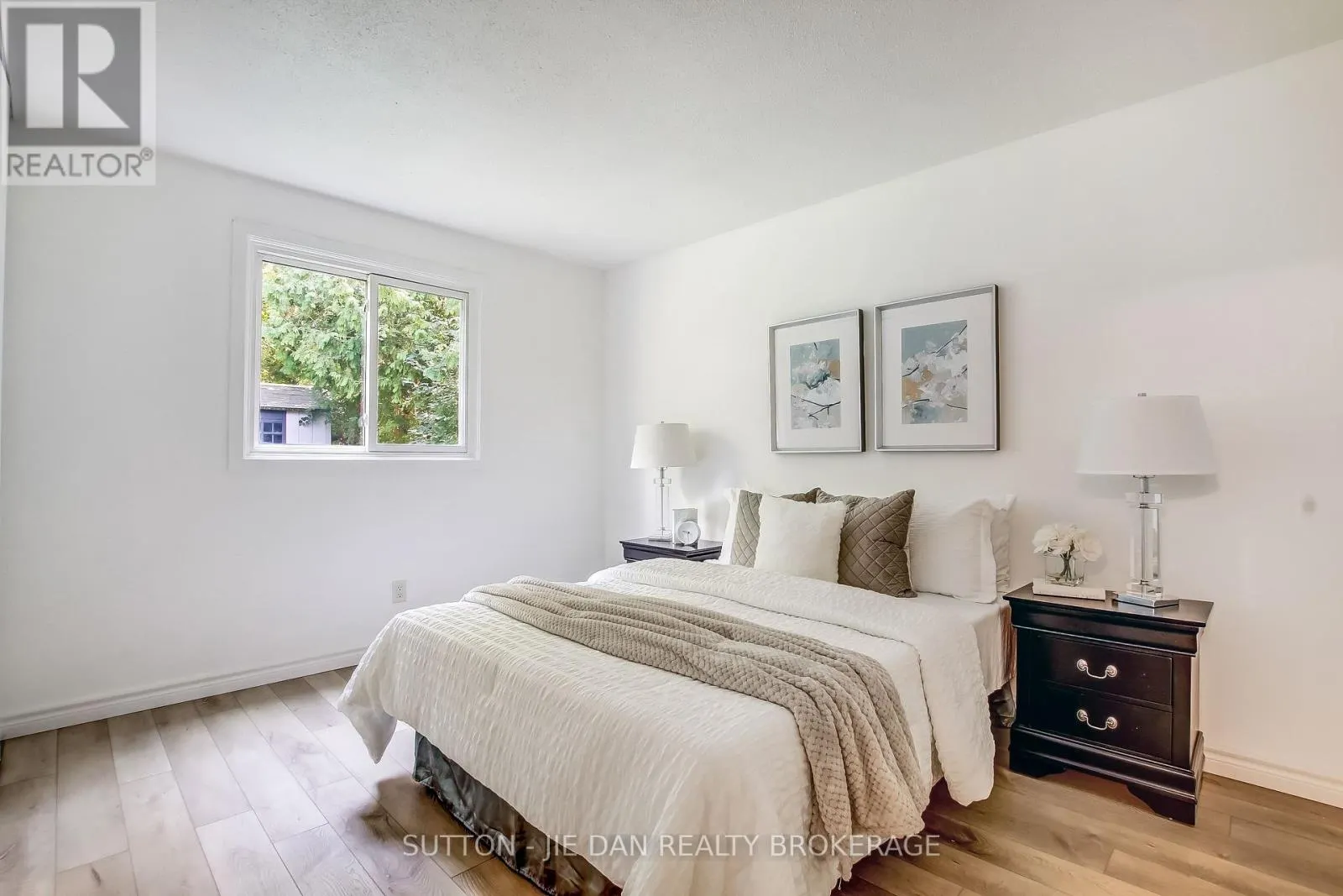 15 HAWTHORNE ROAD