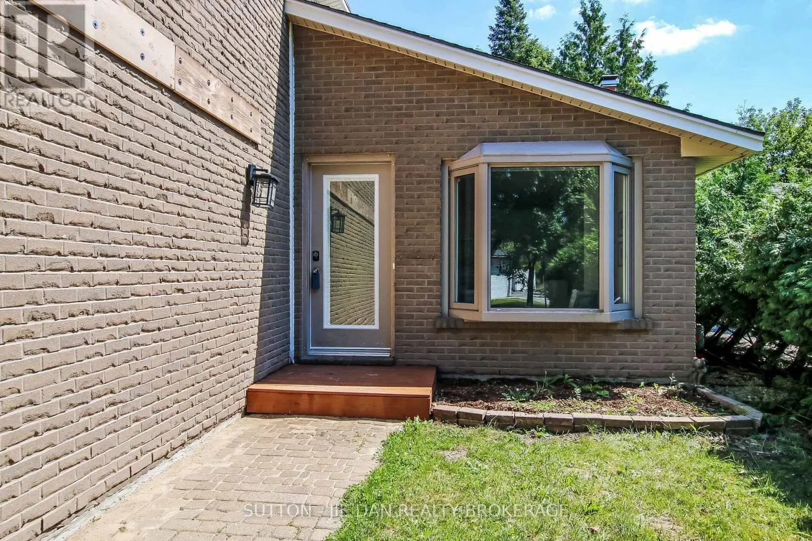 15 HAWTHORNE ROAD