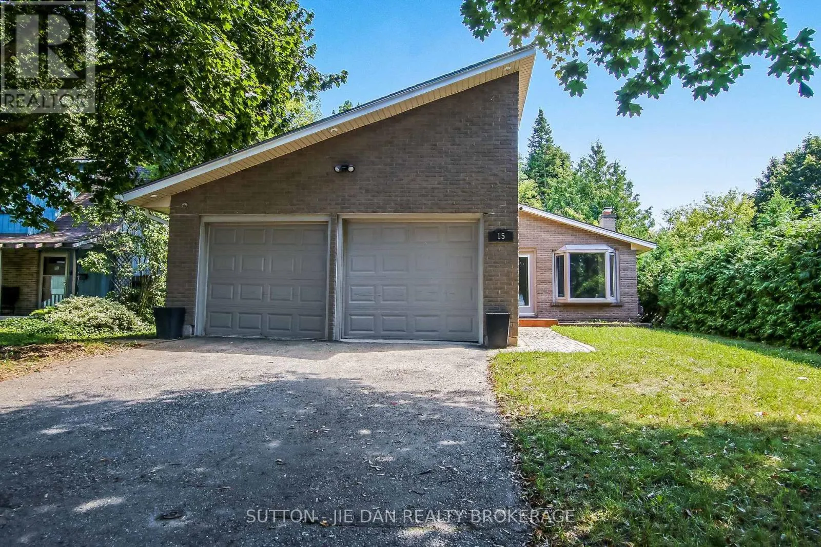 15 HAWTHORNE ROAD