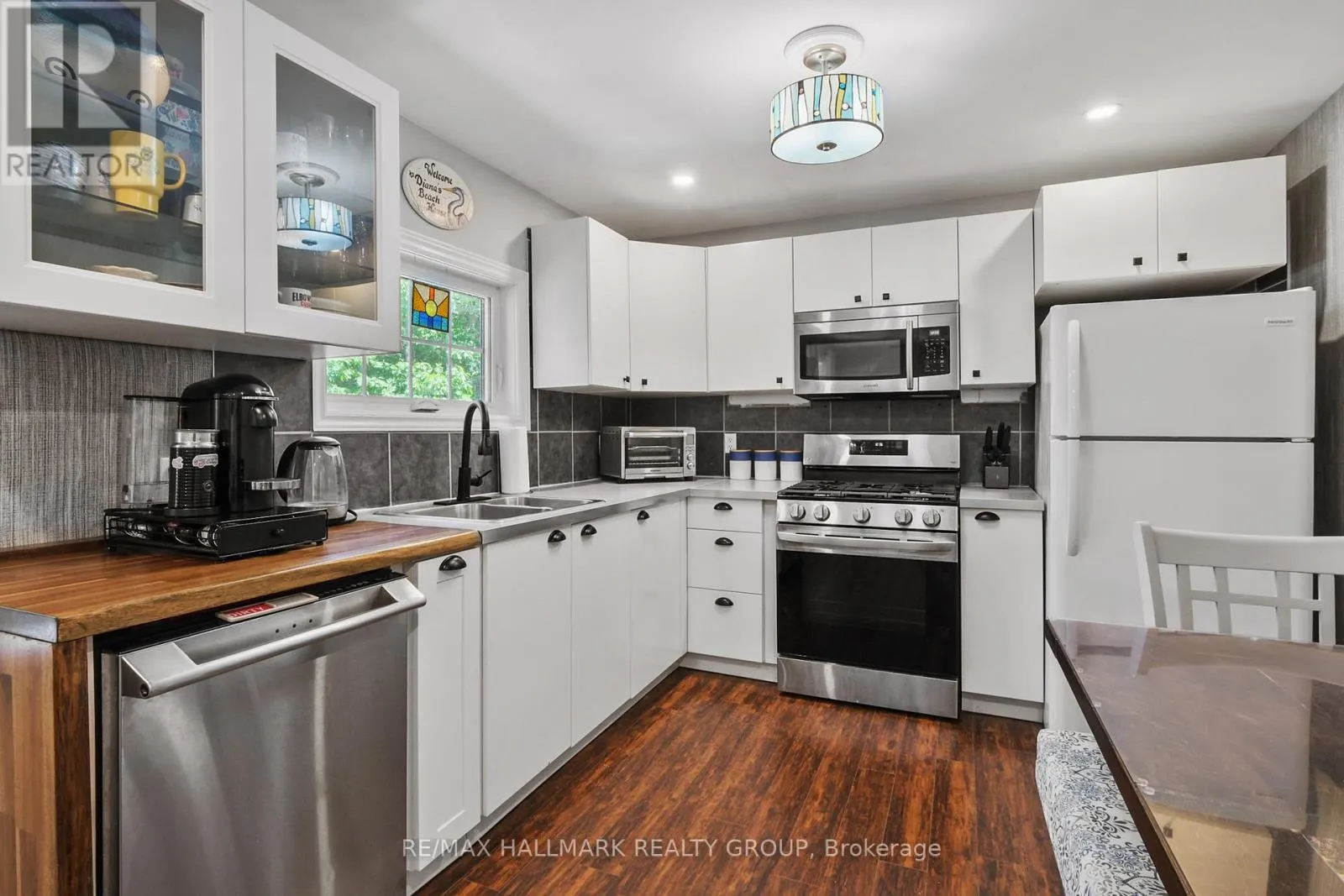 715 BAYVIEW DRIVE