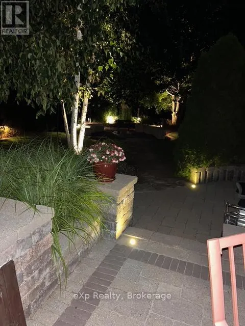 3 CEDAR COURT